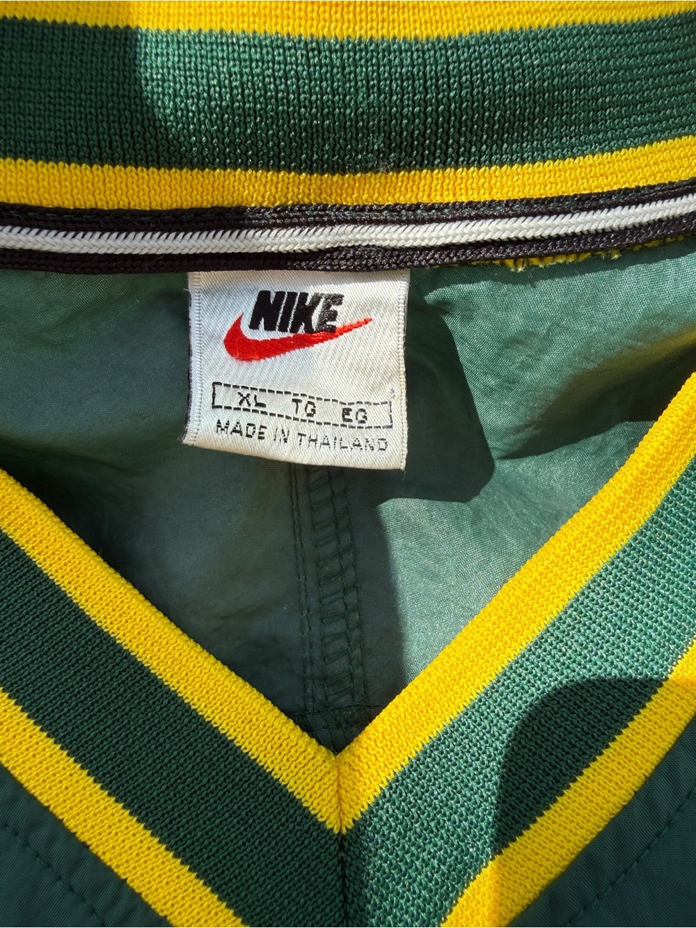 Nike V-Neck Nylon Pullover Vintage Y2K Sportswear Center Swoosh Green Gold XL - Picture 3 of 15